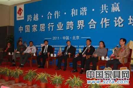 &ldquo;中國家居行業(yè)跨界合作論壇&rdquo;：資深房地產(chǎn)專家張有卓；中國建筑裝飾集團設(shè)計研究院總設(shè)計師張靜；清尚博尼工程設(shè)計（北京）有限公司總經(jīng)理陳現(xiàn)培；北京何鎮(zhèn)強裝飾有限公司設(shè)計總監(jiān)何山；廣東鷹牌陶瓷集團公司總裁林偉；廣東金意陶陶瓷有限公司董事長何乾；唐山惠達陶瓷集團總裁助理藺志杰；北京集美家居建材有限公司總裁趙建國。