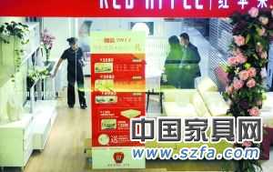 在五一之前，各種形式的打折促銷活動就層出不窮，也讓市場的銷售一路飄紅。