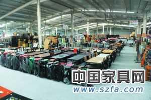 目前的二手家具市場內仍以板式家具交易為主，幾乎看不見紅木家具的影子。