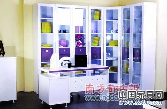 　　家具行業(yè)外觀互抄不是新聞，如今這種現(xiàn)象也出現(xiàn)在網(wǎng)上。