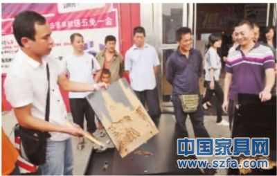 左右布藝沙發(fā)長沙店實木茶幾竟是紙做？