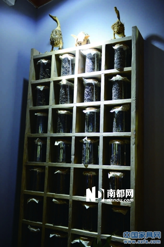 茶桌上的紋路就來自古木本身。