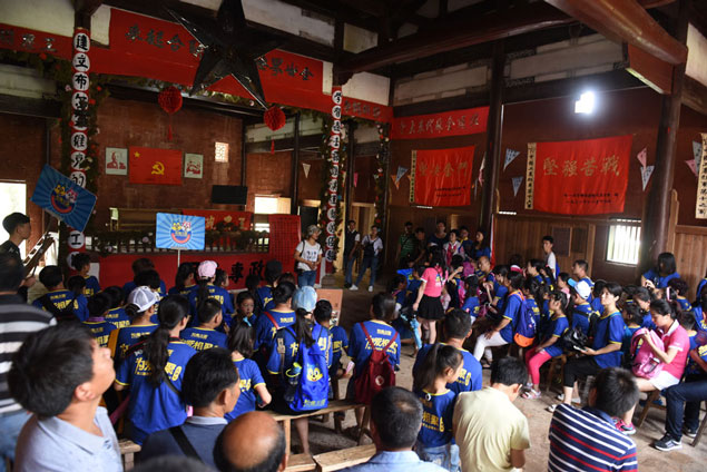 兒童家具-松堡王國(guó)關(guān)愛留守兒童瑞金行 兒童家具-松堡王國(guó)關(guān)愛留守兒童瑞金行