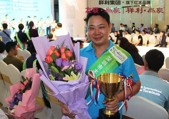 獲得&ldquo;觀瀾杯&rdquo;全國(guó)紅木雕刻大賽的雕花師傅王國(guó)華