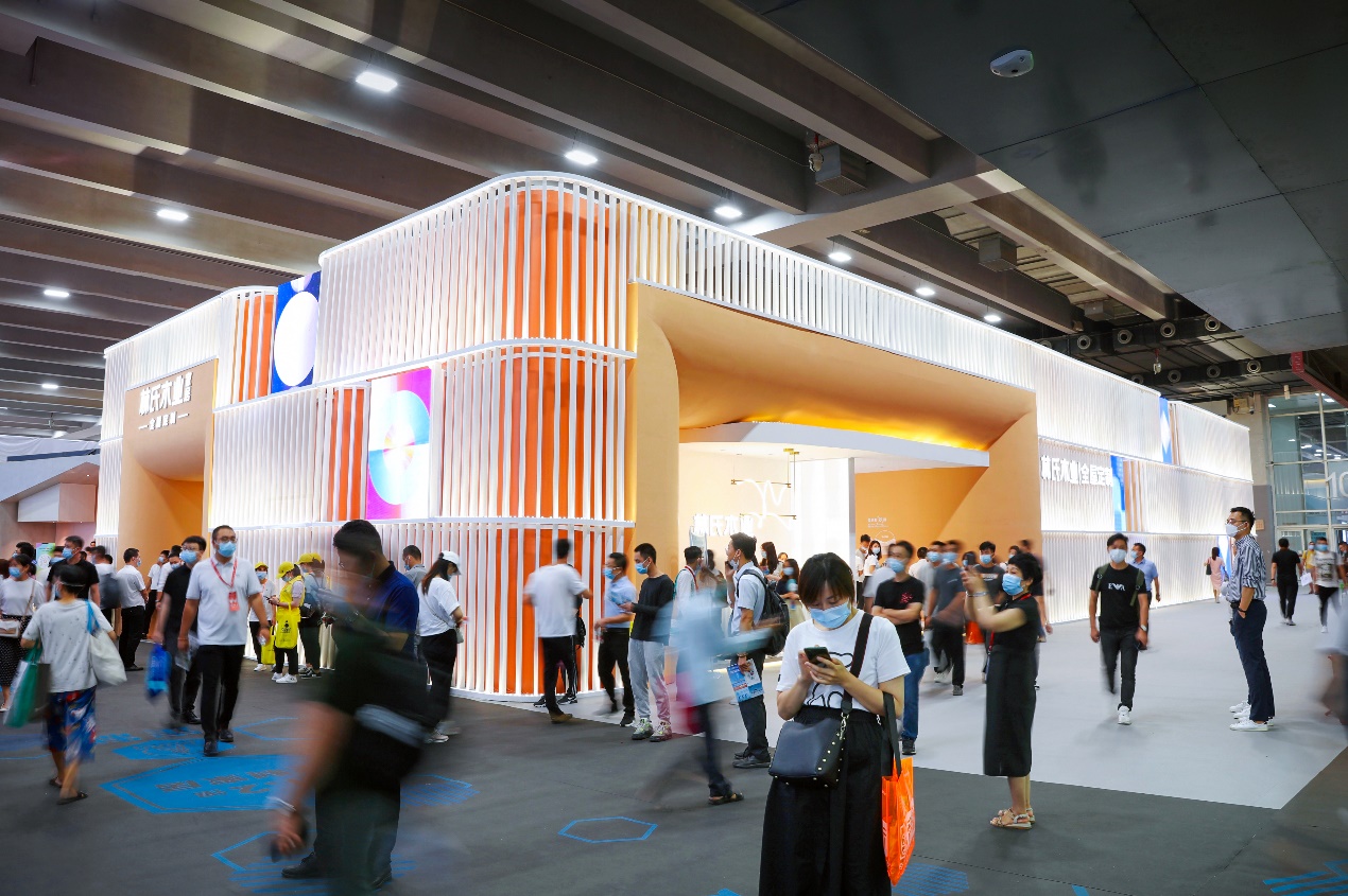 P:\06 品牌部\01 品牌戰(zhàn)略部\08-品牌公關(guān)\2021年\月度公關(guān)內(nèi)容\7月\稿件5 林氏木業(yè)首秀中國建博會，綜合新業(yè)態(tài)熱浪來襲\配圖\6c400a85a99c97edce260b00ed176763_.jpg