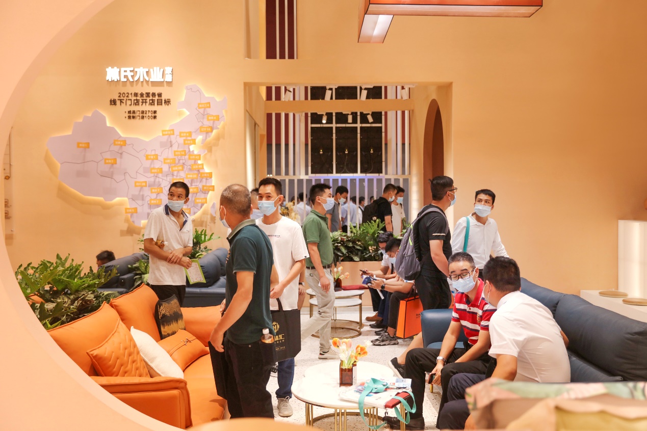 P:\06 品牌部\01 品牌戰(zhàn)略部\08-品牌公關(guān)\2021年\月度公關(guān)內(nèi)容\7月\稿件5 林氏木業(yè)首秀中國建博會，綜合新業(yè)態(tài)熱浪來襲\配圖\d3b6760ed1d1c759ce6951ed696d9a06_.jpg